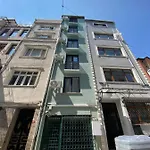 Отель La Perato