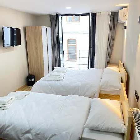 La Perato Hotel *