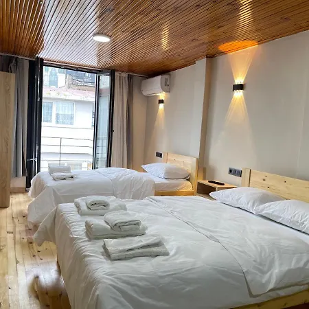 Hotel La Perato *